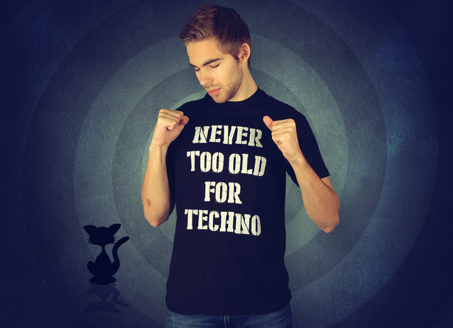 Herren T-Shirt Never Too Old For Techno