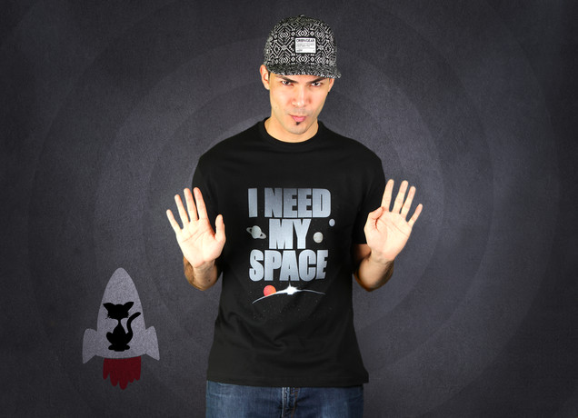 Herren T-Shirt I Need My Space