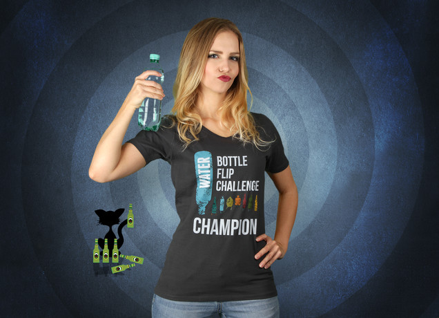 Damen T-Shirt Water Bottle Flip Challenge